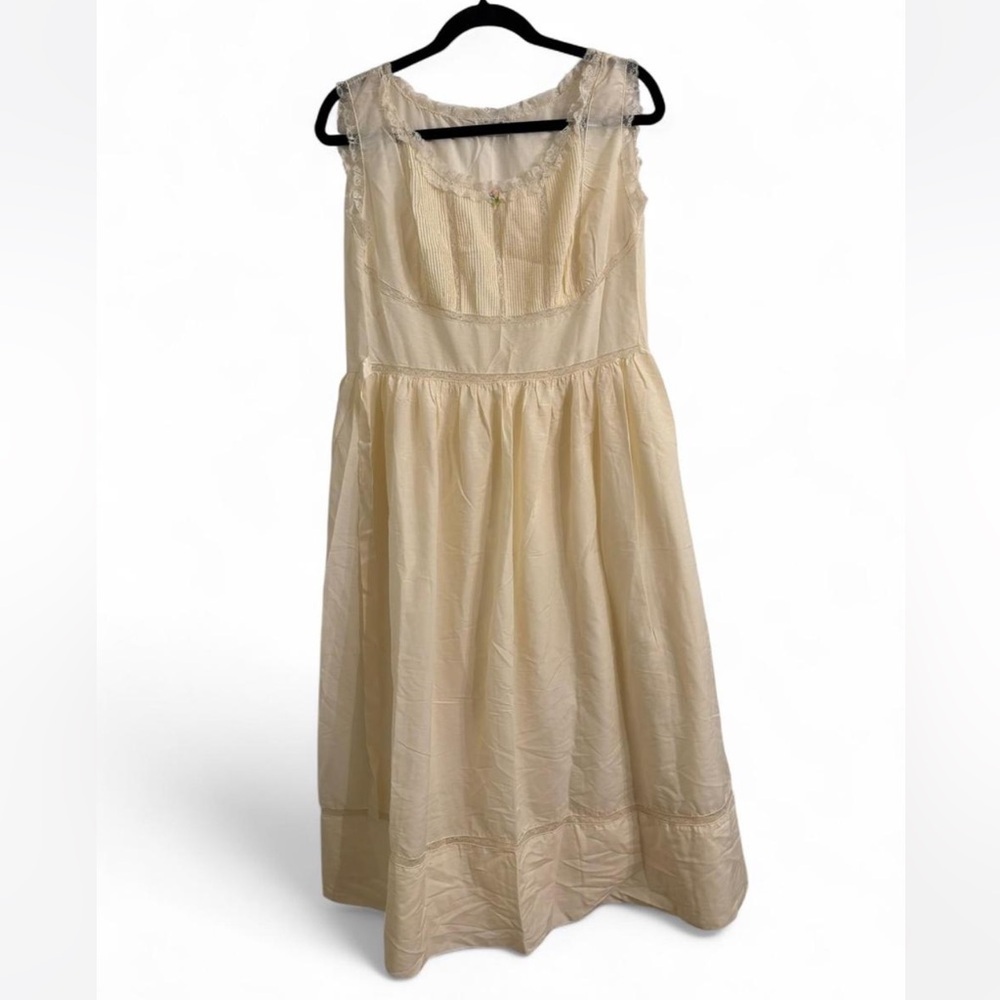 Elegant Cream Sleeveless Dress